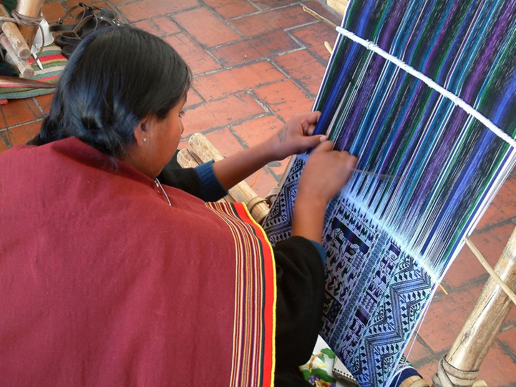 05-Hand weaving.jpg - Hand weaving
